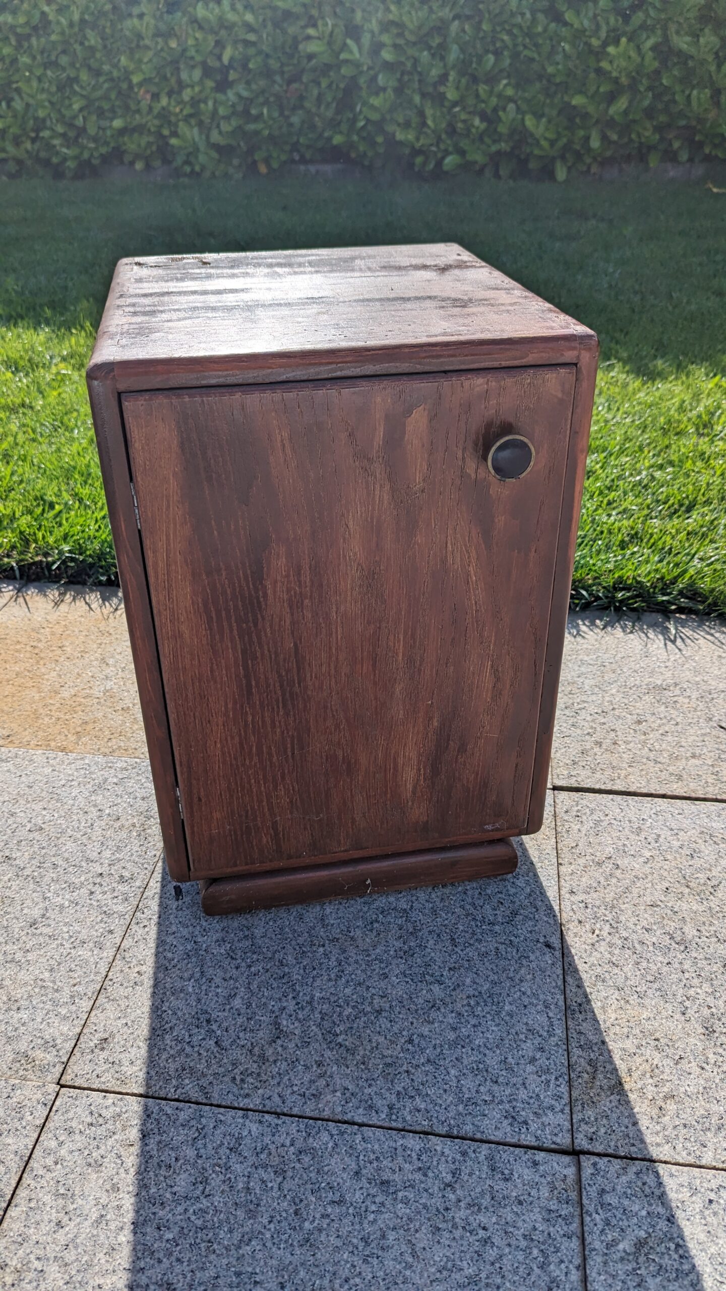 Kleines robustes Kästchen aus Holz