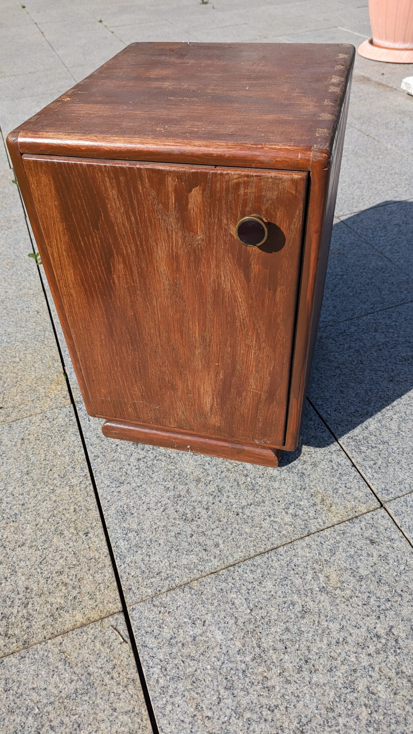 Kleines robustes Kästchen aus Holz